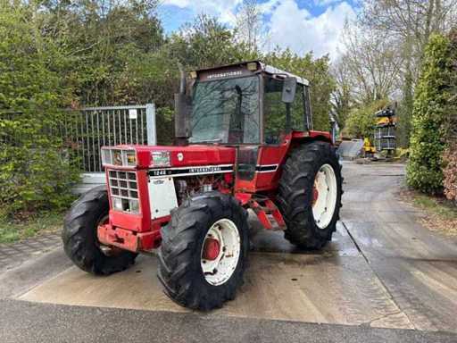 International 1246 4wd All-wheel drive farm tractor