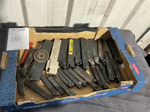 Various lathe chisels