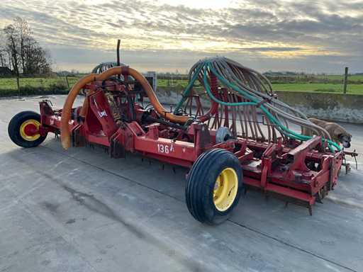 Lely 6000 Power Harrow z siewem Accord
