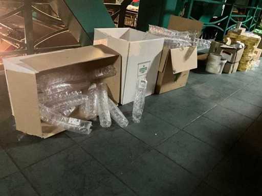 Plastic wine glasses (3x)