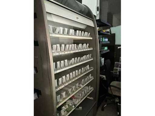 Armoire à tabac avec porte à volet roulant