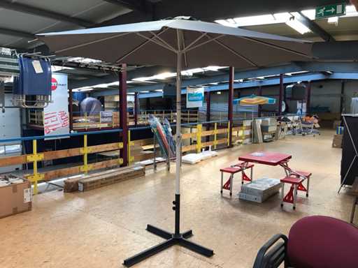 Lesli Living Parasol mit Sockel