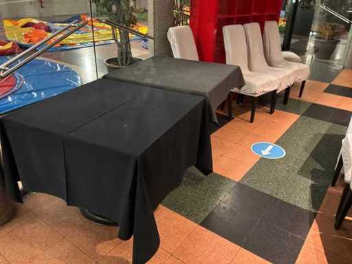 Tables et chaises de restaurant de fête