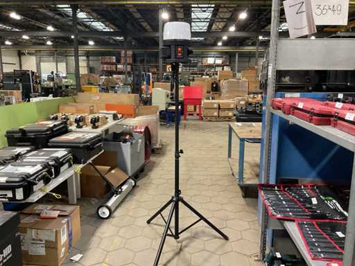 Fluxon IWL100 W Construction light on tripod