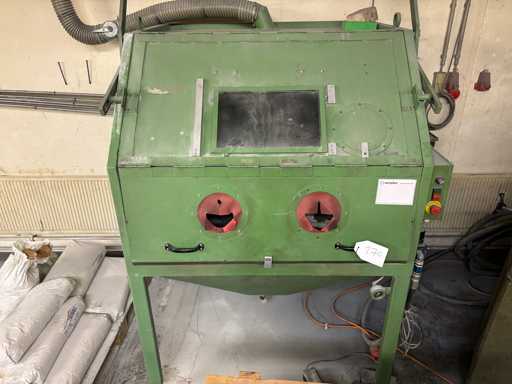   Sandblasting machine