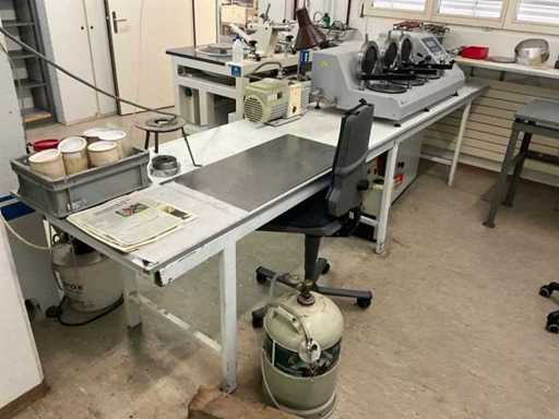 Workbench without accessories Pick-up by arrangement
