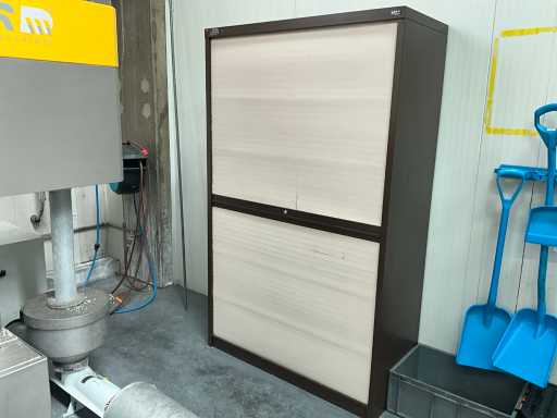 Classeur/armoire de rangement CLAESEN COLLECTION avec contenu