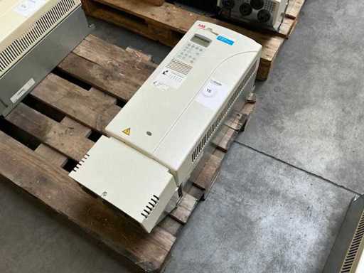 ABB ACS800-01-0040-3+E200+L508 Frequentieregelaar