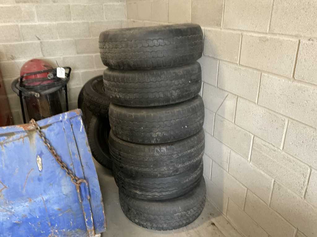 Car tire (12x)