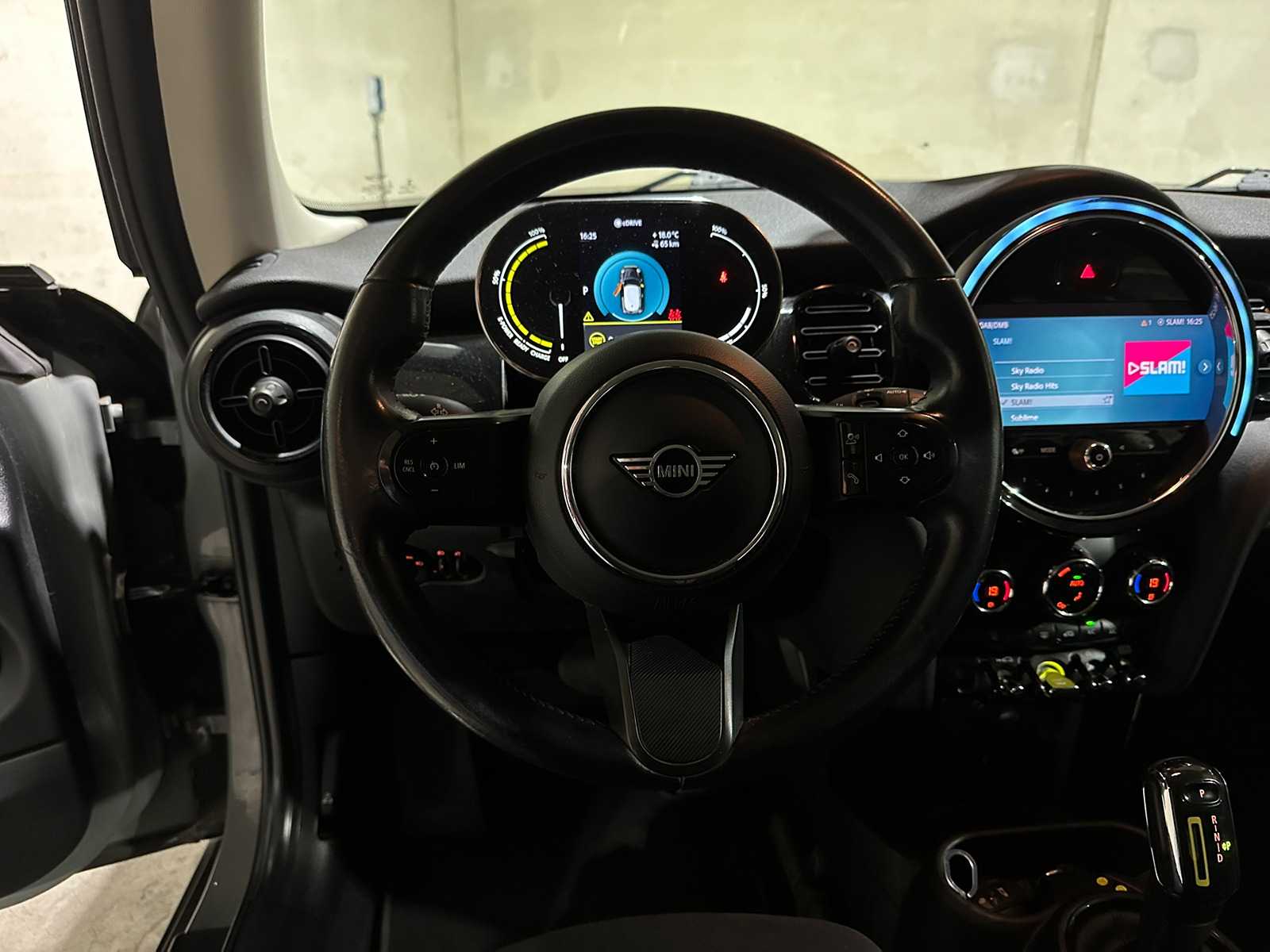 MINI Cooper Electric Essential 33 kWh 184pk 2021 F56 (Origineel-NL), L-232-DH
