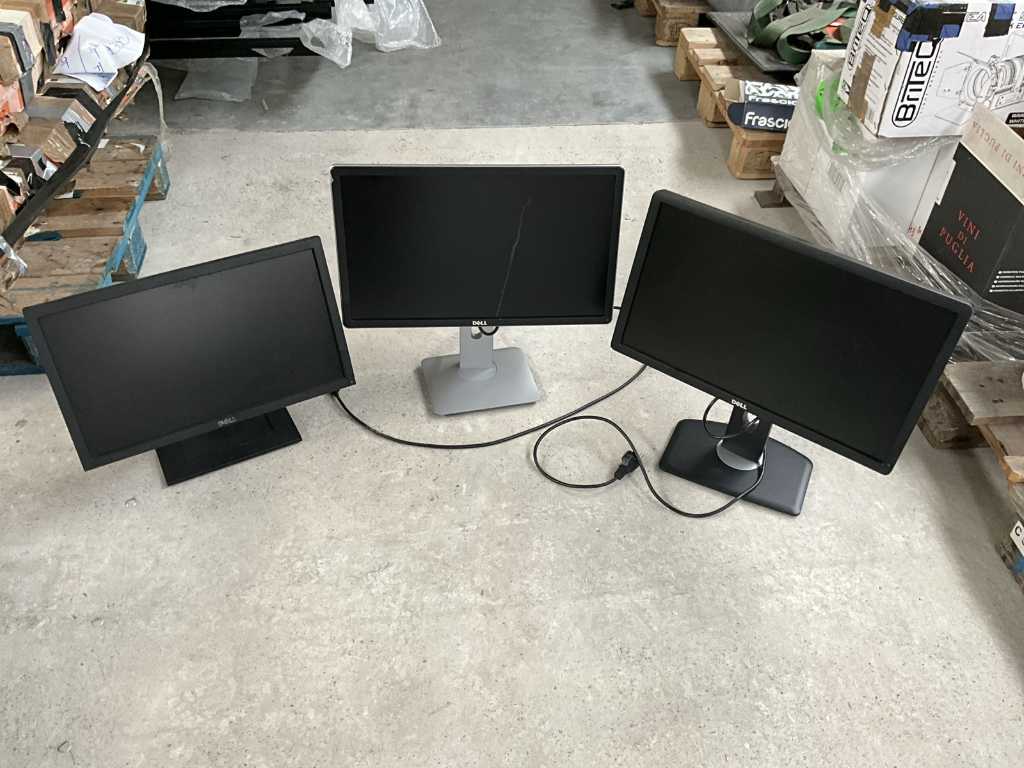 3 diverse schermen DELL en diverse toetsenborden en muizen