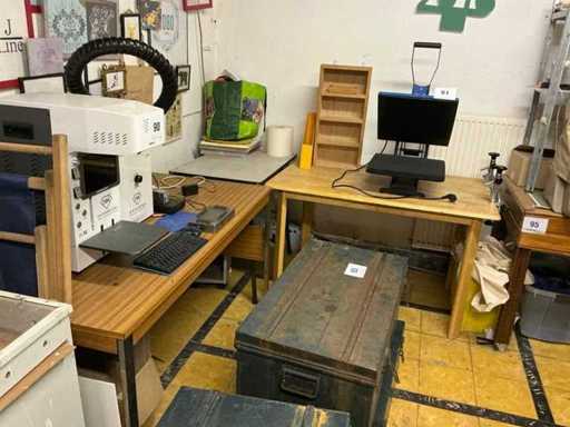 Workshop furniture (4x)