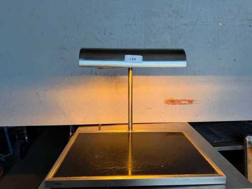 Heat plate with heat lamp