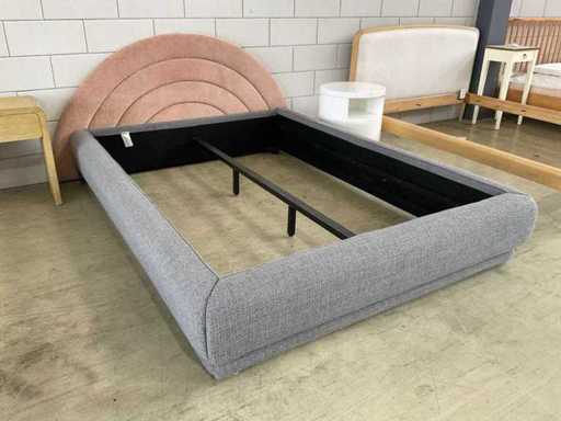 Cadru de pat Westwing + tăblia patului Ellos Half Moon