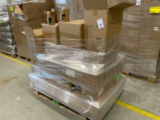 Christmas decoration on pallet