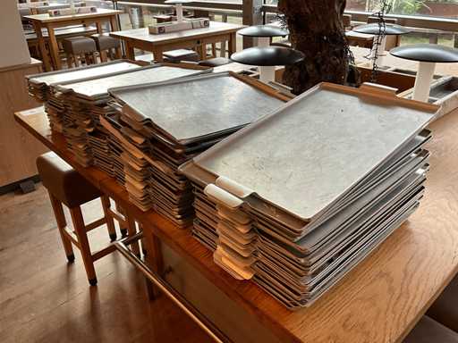 Partij aluminium dienbladen