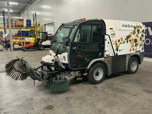 2017 AUSA B2000H Self-propelled sweeper