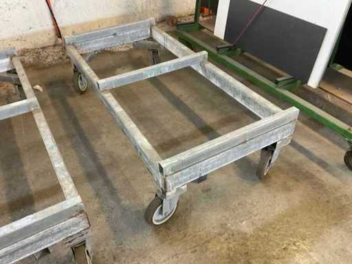 Tramvai de transport cu profil