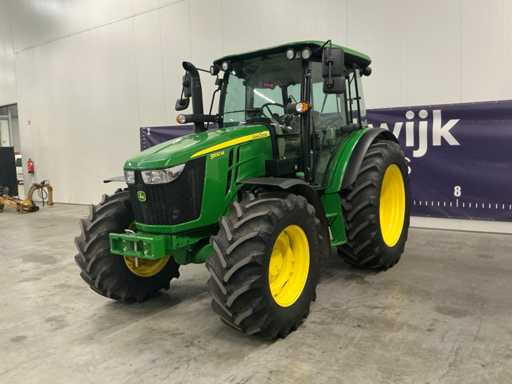2025 John Deere 5100M Allradantrieb Farmtraktor