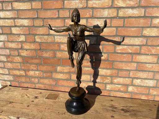 Scultura in bronzo in stile art déco