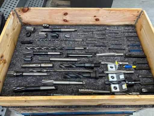 Unealtă de strângere și găurit