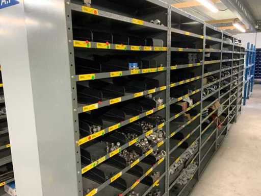 Verschiedene Installationsmaterialien in 6-Kammer-Schränken