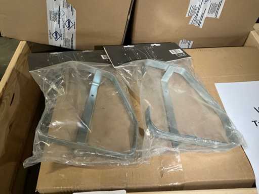 Rahmen für die Rückleuchten links und rechts