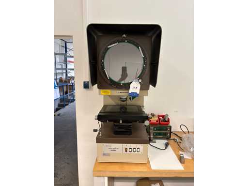 MITUTOYO PJ 300 H Profile Projector