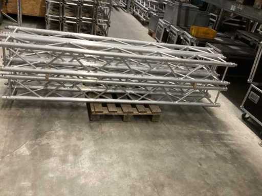 F34 4-Punkt 2,5m Aluminiumtraverse (4x) Global Truss, teilweise mit Verbindern