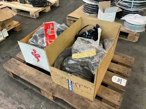 Différents bonnets de protection faciale (7x)