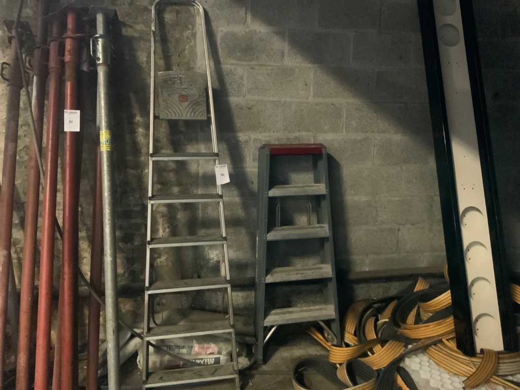 Ladder and stairs (2x)