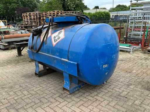Fuel storage tank