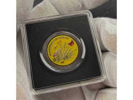 Farbenfrohe 1/500 oz Feingoldmünze „Wunderwelt der Insekten“ mit Schmetterling, Biene und Naturmotiv