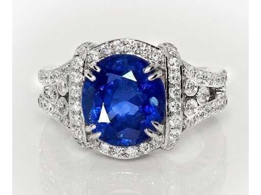 Luxury Ring Natural Vivid Blue Sapphire 5.83 carats