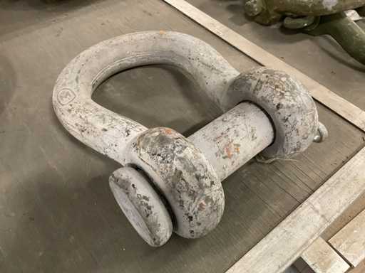 Shackle