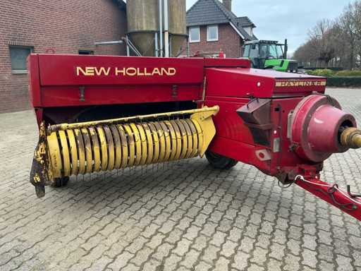 New Holland 377 Baler 1994