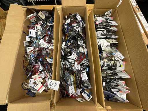 Reading glasses various models, colors and strengths (300x)