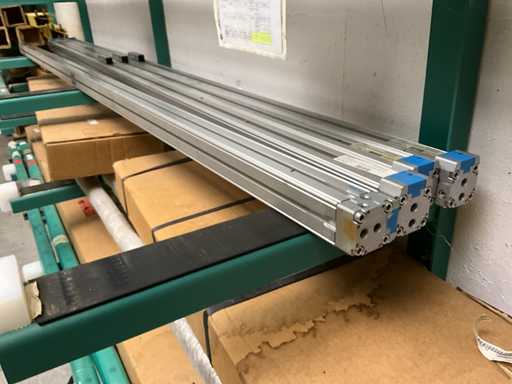 Ghidaj pneumatic liniar