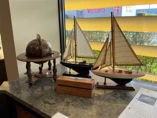 Wereldbol + tjalk (2x) + nautische verrekijker