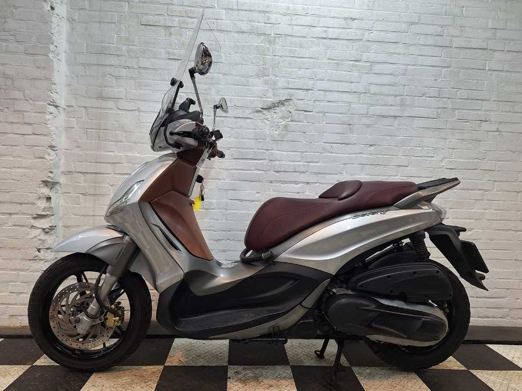 Piaggio Beverly Sport Touring 350 cc motor scooter