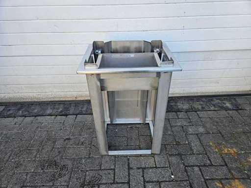 Distribuitor de tăvi