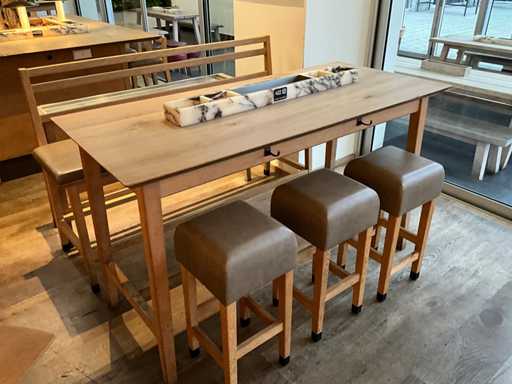 Hutten - Bartafel met bank en 3 barkrukken