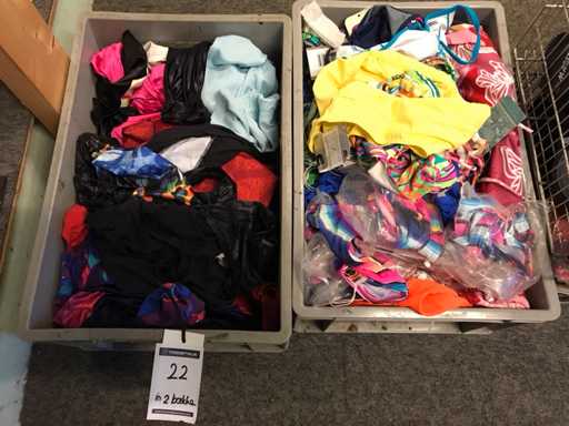 Partij bad- en sportkleding