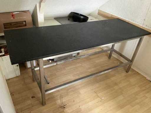 Stół warsztatowy z bazą ze stali nierdzewnej