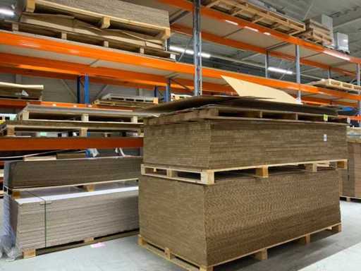 Diverses feuilles ondulées en carton