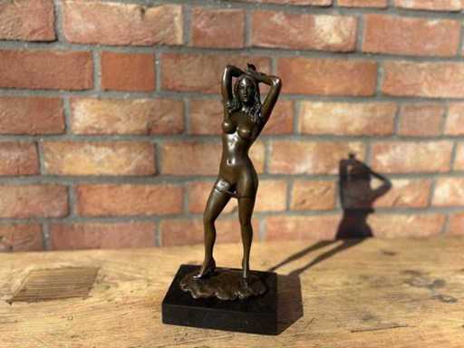 Sculptuur vrouw brons