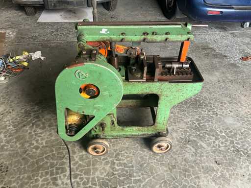 Aciera mechanical hacksaw - Power Hacksaw - working