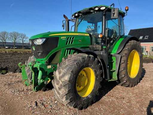 Tracteur agricole John Deere 6155R à quatre roues motrices 2018