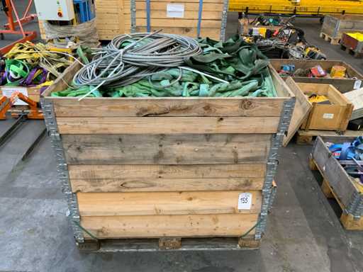 Charge von Polyester- und Stahldrahtschlingen