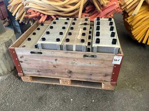 Isolan Post Cantilever Insulating Element